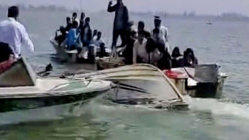 মহেশখালী টু কক্সবাজার নৌপথে ২ স্পিডবোটের সংঘর্ষ,১ নারী যাত্রীর মৃত্যু,১৮ যাত্রীকে জীবিত উদ্ধার
